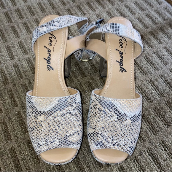 Free People Justine Snakeskin Platform Sandals - Picture 13 of 14
